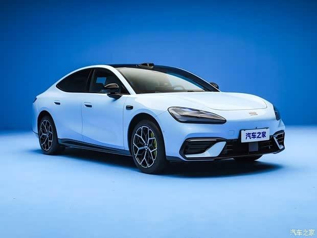 Geely Galaxy TT: обзор нового флагманского электроседана с 800В и батареей CATL