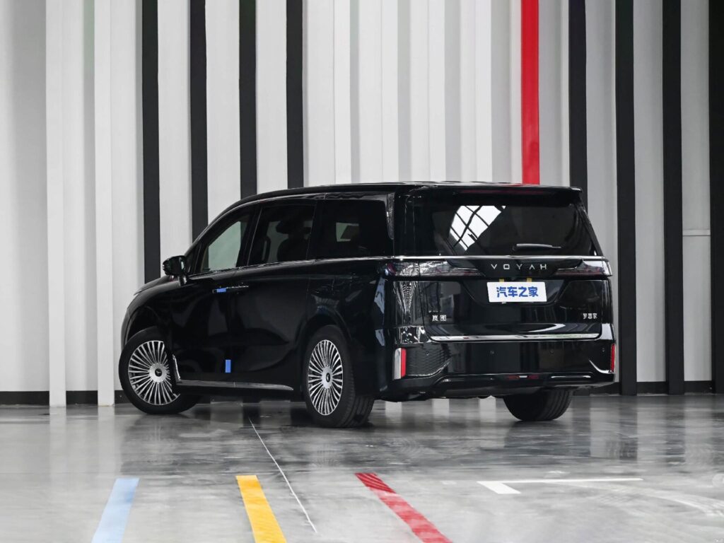 Voyah Dreamer Lorinser High Roof: семиместный минивэн от 399 900 юаней
