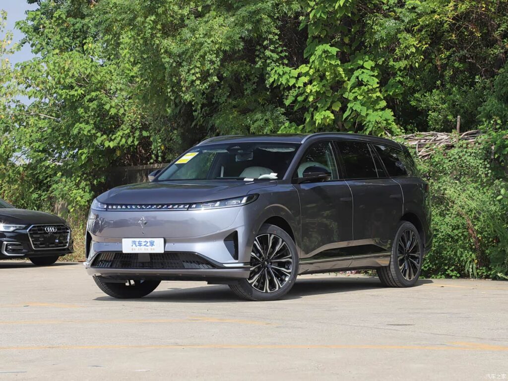 Dongfeng eπ008: пятиместная версия участвует в акции от 144 900 юаней