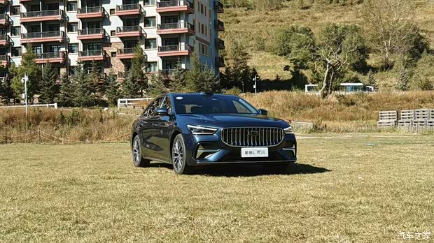 Geely Xingrui L PLUS на презентации в Китае
