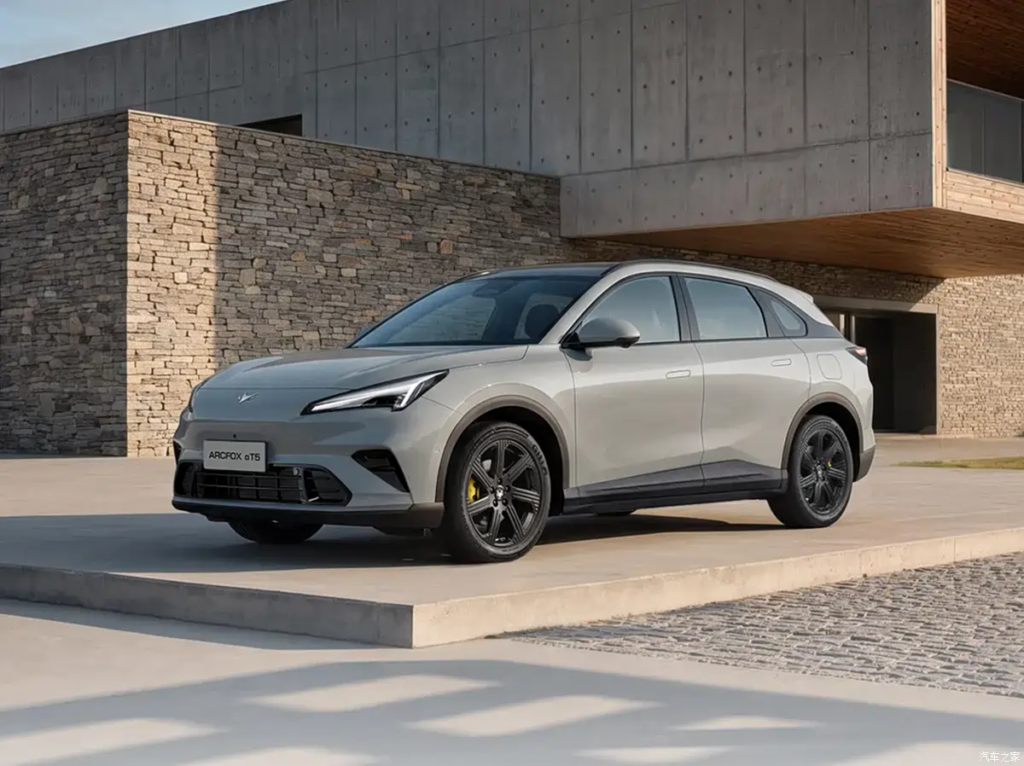 Arcfox Alpha T5 получил OTA: добавлены CarPlay, дистанционная парковка и таймер светофора