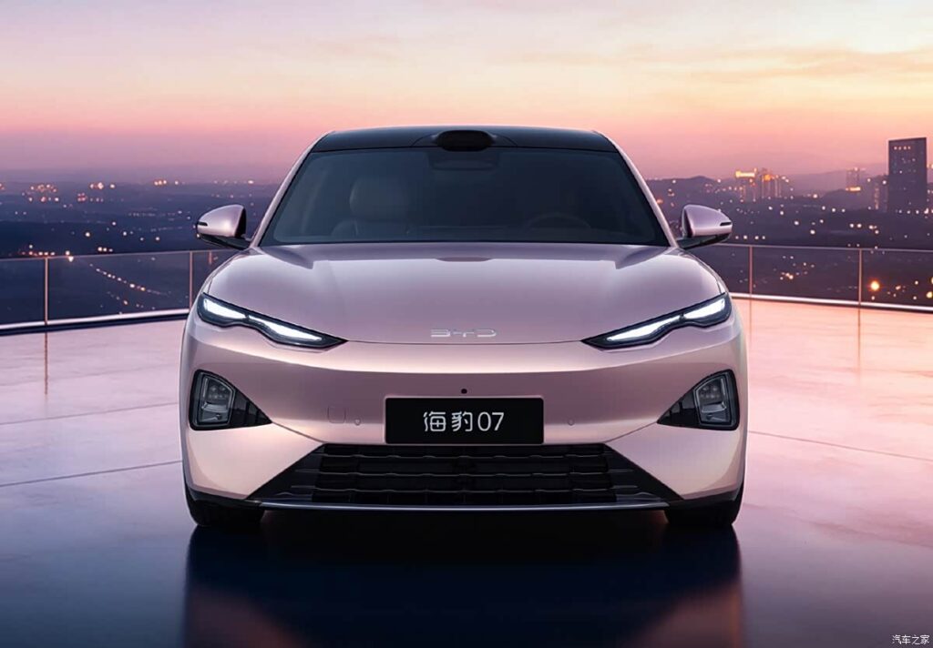 BYD показала второе поколение Seal 07 с гибридной и электрической силовыми установками