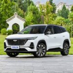 Обновлённый Geely Boyue L (Atlas L) на дороге