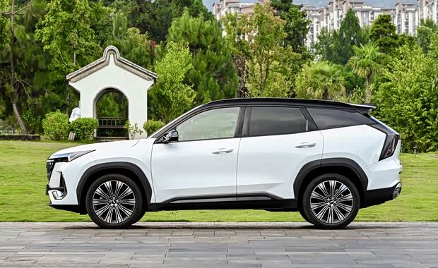 Geely Boyue L (Atlas L) спереди