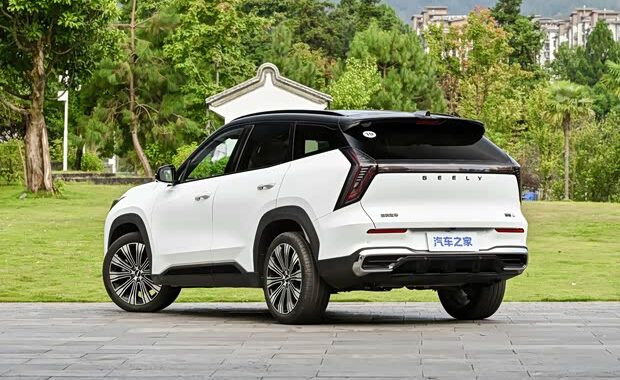 Geely Boyue L (Atlas L) сбоку