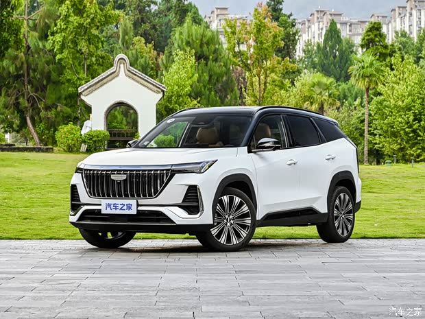 Обновлённый Geely Boyue L (Atlas L) на дороге