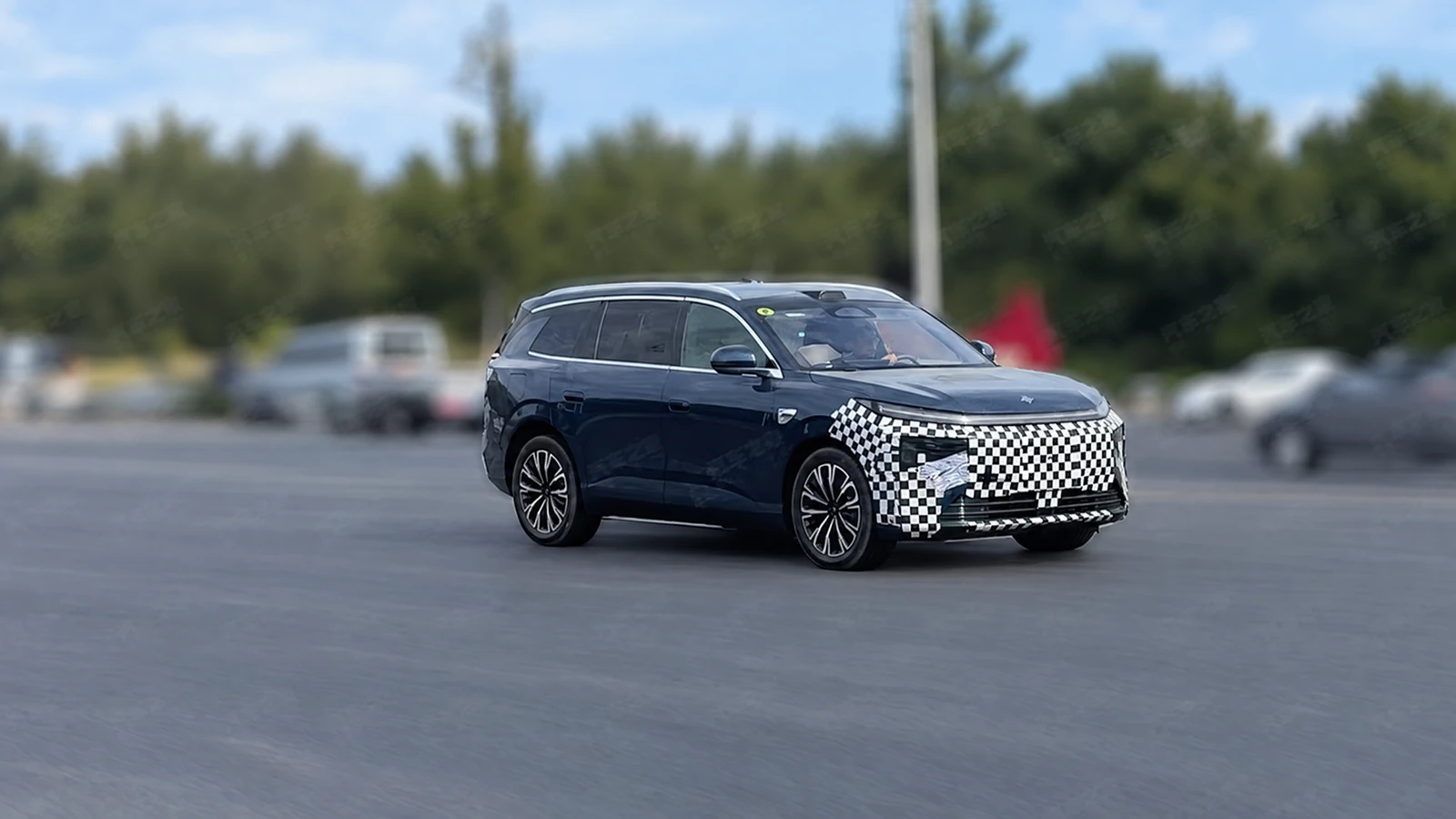 Тестовый Dongfeng eπ M7 — крупный пятиместный SUV в камуфляже