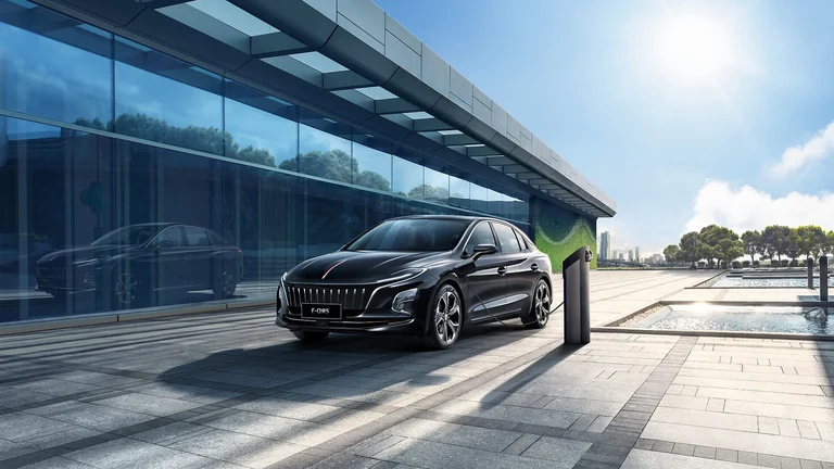 HONGQI E-QM5 — электрический седан