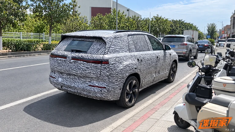 Закамуфлированный кроссовер SAIC Volkswagen ID.ERA 5X, вид сзади