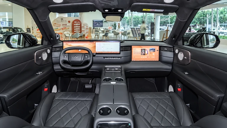 Салон электрического IM LS8 NEO