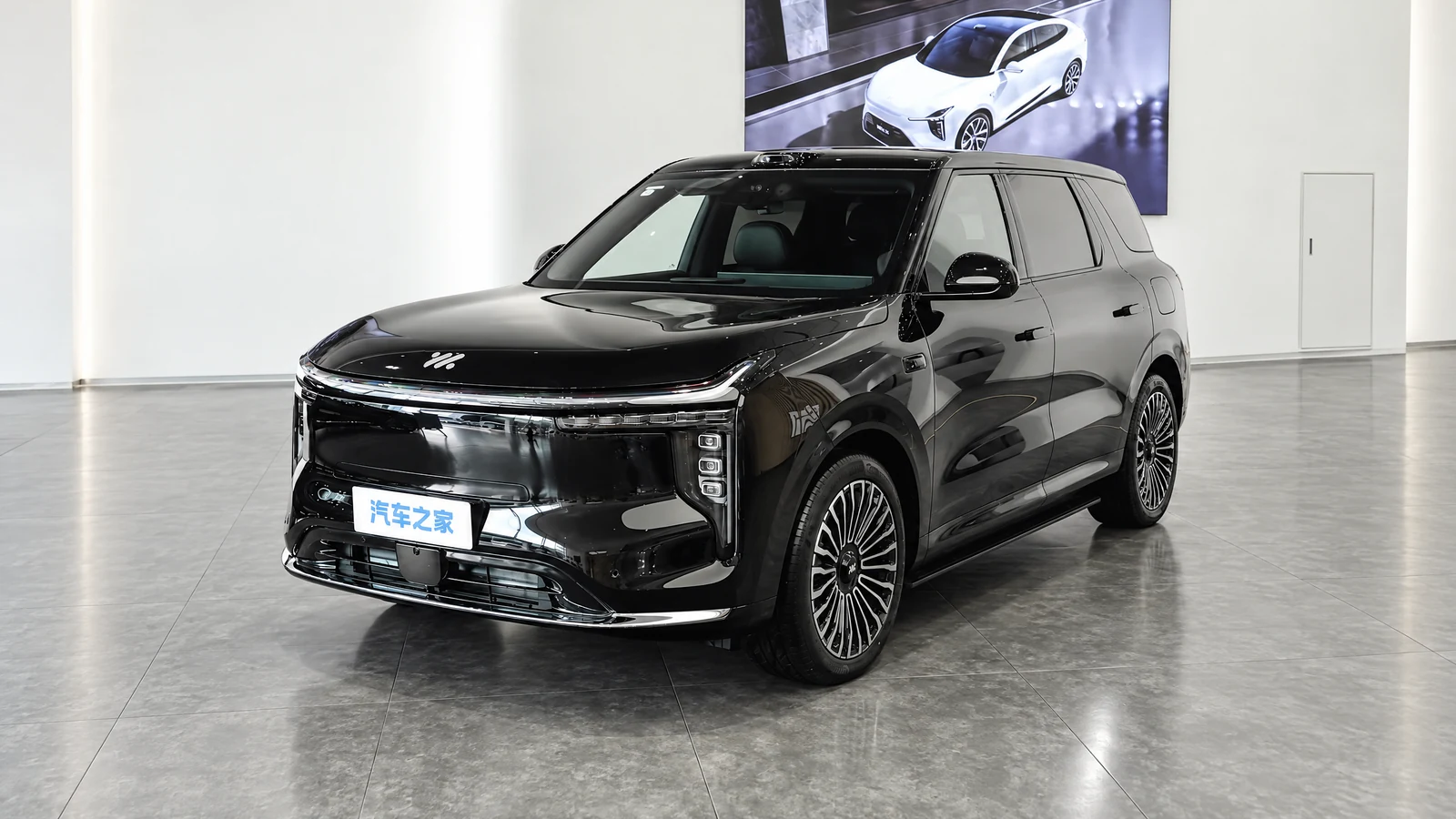 Электрический IM LS8 NEO спереди