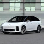 Li Auto i6 спереди в шоуруме