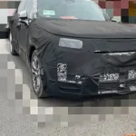 Замаскированный Lynk & Co 900 на тестах, вид спереди