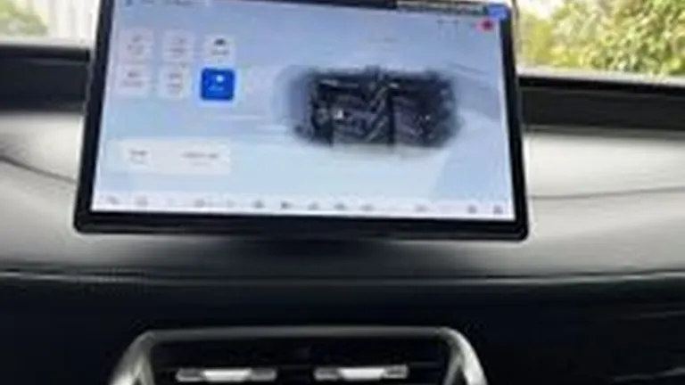 Передняя панель BYD Qin Plus, центральный экран