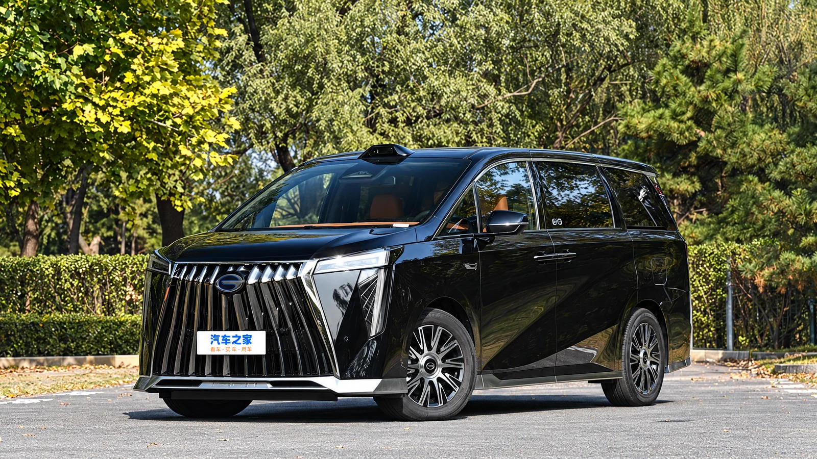 GAC Trumpchi Xiangwang M8 PHEV спереди после OTA GEP2.3.0.0